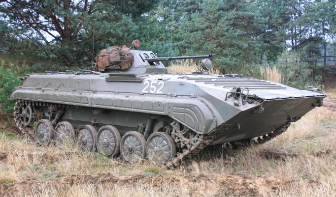 Panzer fahren OT-90 in Mahlwinkel