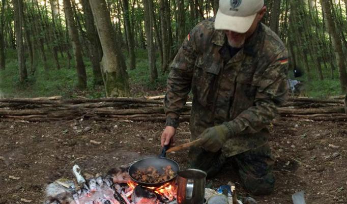 Kochen bei Survival Vacation