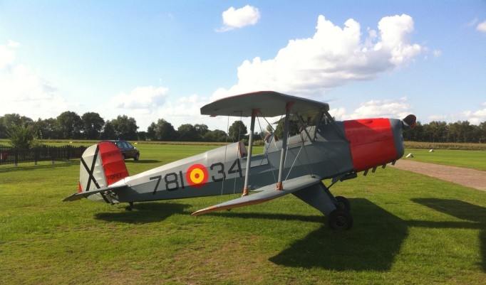 Bücker Jungmann Flugzeug am Boden